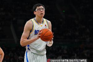 这一战将改变格局?巴里·布朗的回归对北京男篮的深远影响