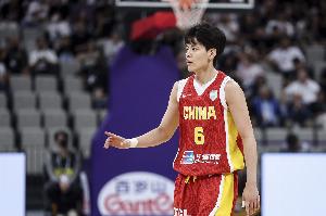 女篮热身赛强强对话！中国女篮险胜尼日利亚，张杨对位展实力对决
