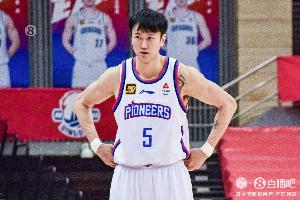 全网热议！赖俊豪续约天津男篮，球迷炸裂：他是球队的未来！