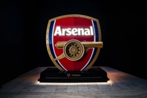为何阿联酋航空与阿森纳的跨界合作成为英超之最？揭秘三重意义