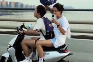 乔治长沙行意外邂逅粉丝,全网助力找回少年赠签名球衣头盔
