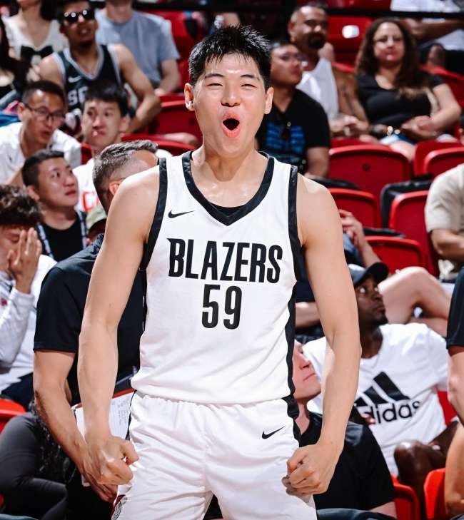 王牌对阵神秘人