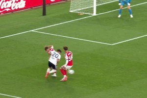 科莫1-1扳平枪手！巴图里纳突破防线抽射破门一气呵成！