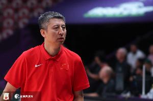 中国男篮外线命中率波动大，三分22投仅4中，表现引担忧