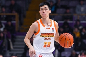 赵继伟赞庞峥麟场上冷静，进攻选择合理