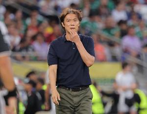 在家附近用1408万韩元公司信用卡?洪明甫回应:从未滥用