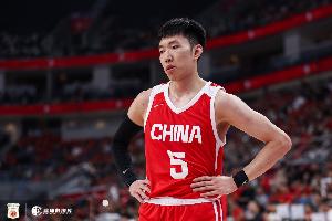 强强对话卡塔尔，中国男篮后卫廖三宁对位挑战升级